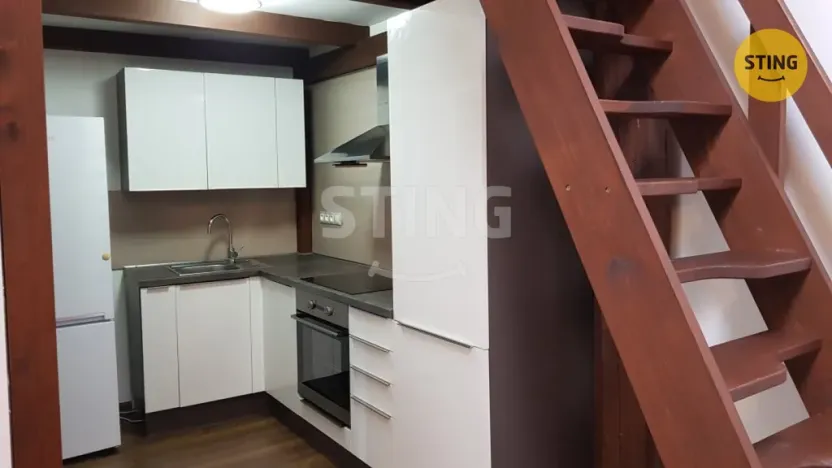 Pronájem bytu 1+kk, Žďár nad Sázavou, nám. Republiky, 34 m2