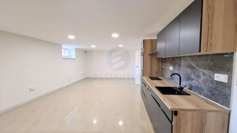 Prodej komerční nemovitosti, Praha - Kobylisy, Javorová, 49 m2