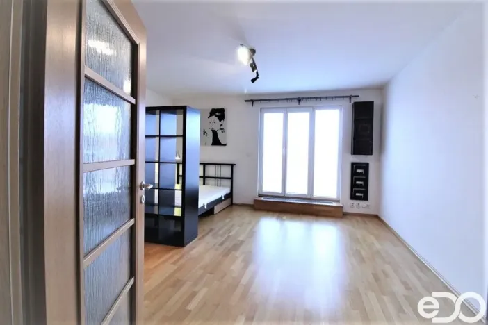Pronájem bytu 1+kk, Praha - Holešovice, Osadní, 33 m2