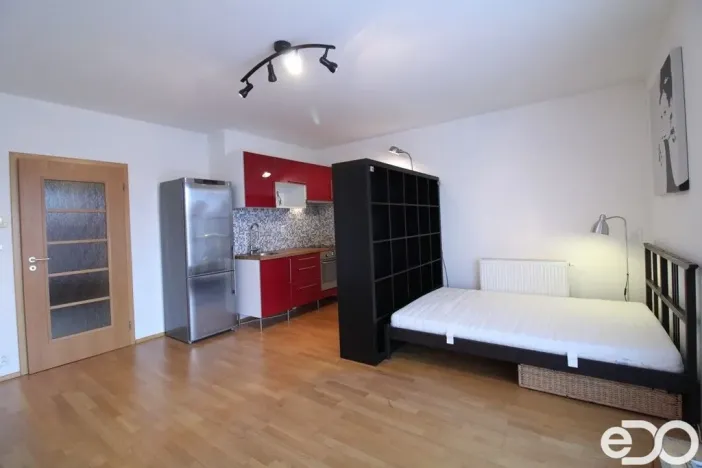 Pronájem bytu 1+kk, Praha - Holešovice, Osadní, 33 m2