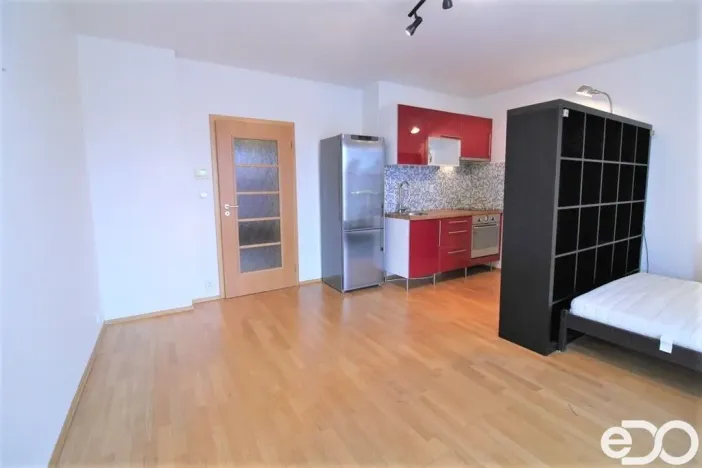 Pronájem bytu 1+kk, Praha - Holešovice, Osadní, 33 m2