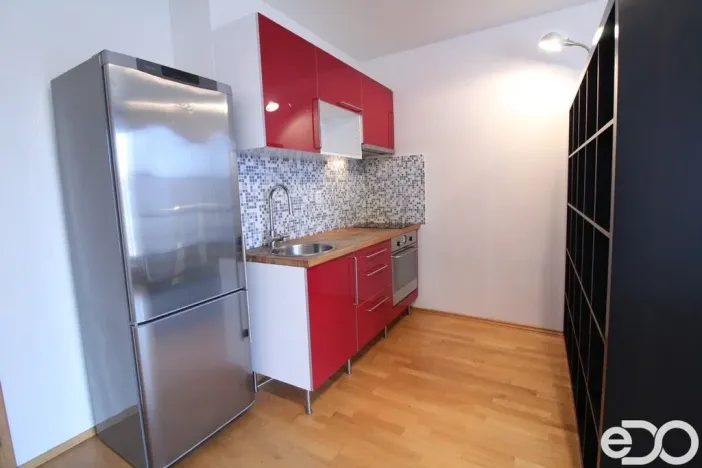 Pronájem bytu 1+kk, Praha - Holešovice, Osadní, 33 m2