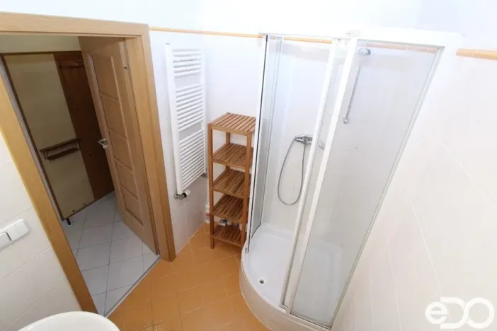 Pronájem bytu 1+kk, Praha - Holešovice, Osadní, 33 m2