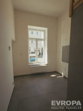 Prodej komerční nemovitosti, Opava - Předměstí, Nákladní, 37 m2
