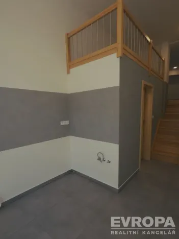 Prodej komerční nemovitosti, Opava - Předměstí, Nákladní, 37 m2
