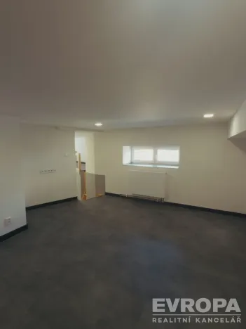Prodej komerční nemovitosti, Opava - Předměstí, Nákladní, 37 m2