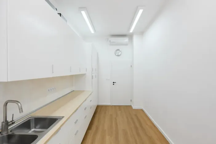Pronájem ordinace, Praha - Holešovice, Jankovcova, 99 m2