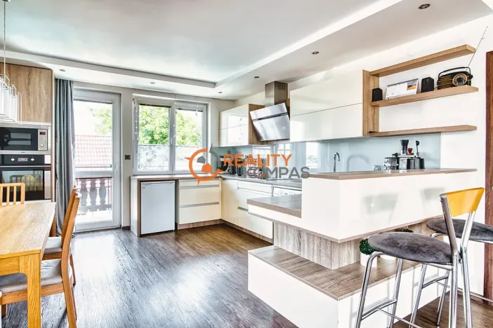 Prodej rodinného domu, Hovorany, 220 m2