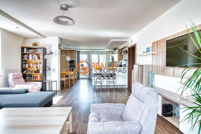 Prodej rodinného domu, Hovorany, 220 m2