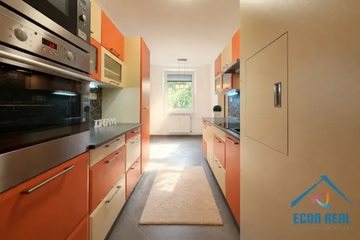 Prodej bytu 3+1, Praha - Troja, Hnězdenská, 68 m2