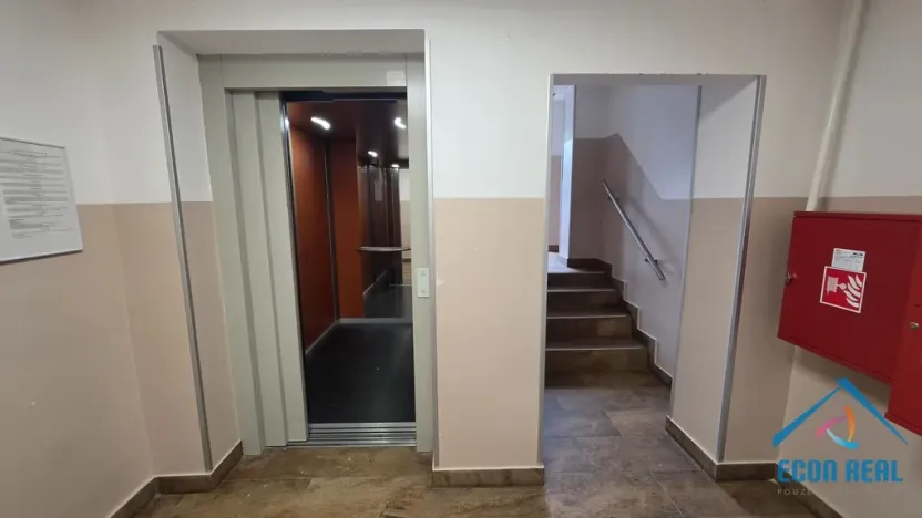 Prodej bytu 3+1, Praha - Troja, Hnězdenská, 68 m2