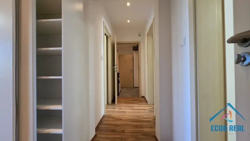 Prodej bytu 3+1, Praha - Troja, Hnězdenská, 68 m2