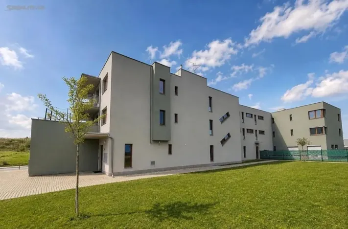 Pronájem bytu 2+kk, Praha - Hostavice, Holenská, 55 m2