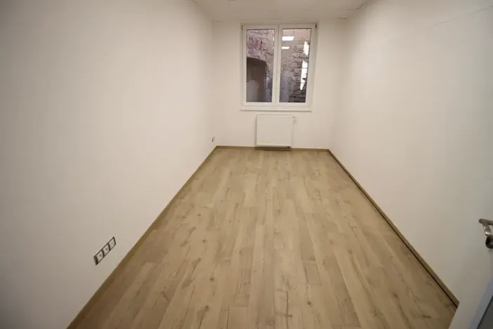 Pronájem kanceláře, Praha - Žižkov, Husitská, 63 m2