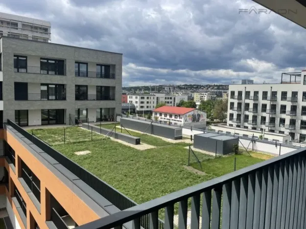 Pronájem bytu 1+kk, Praha - Hloubětín, Poděbradská, 38 m2