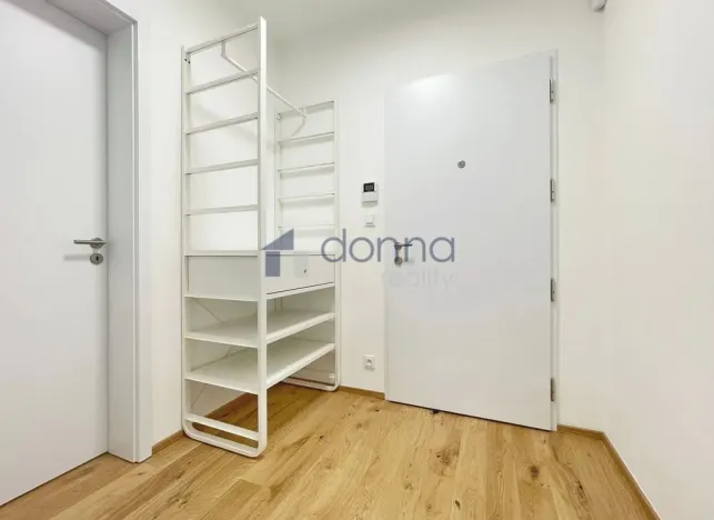 Pronájem bytu 2+kk, Praha, Mužíkova, 55 m2