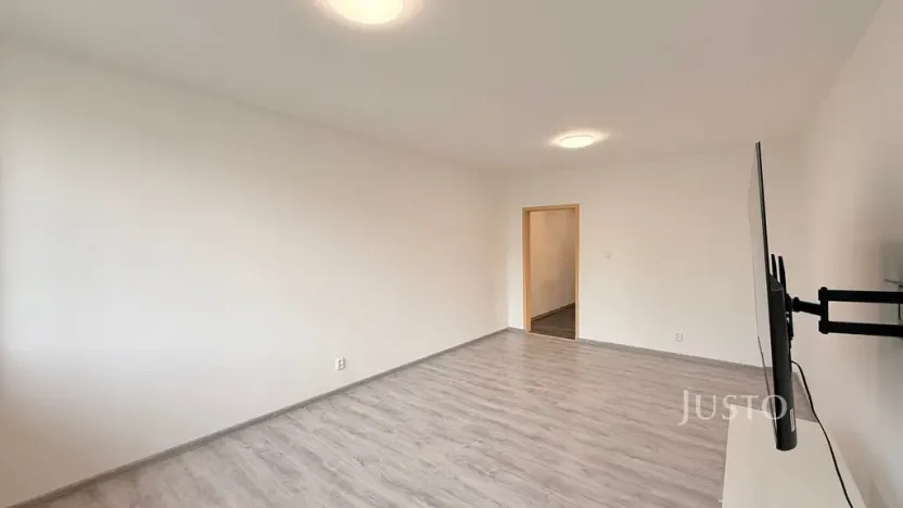 Pronájem bytu 1+1, Liberec, Nad Školou, 34 m2