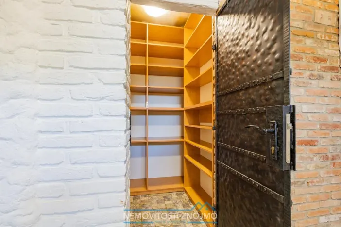 Prodej atypického bytu, Znojmo, Sokolská, 169 m2