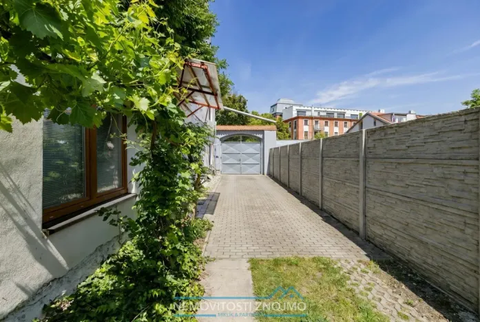 Prodej atypického bytu, Znojmo, Sokolská, 169 m2