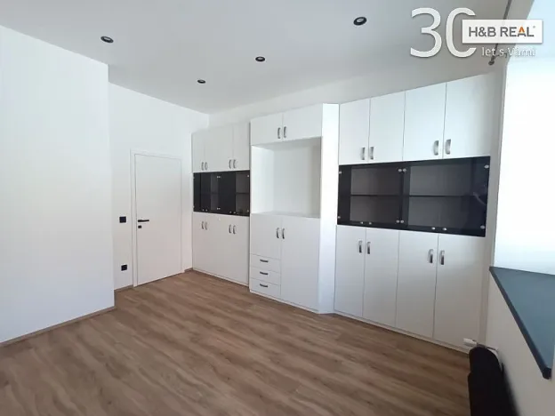 Pronájem kanceláře, Zlín, Rašínova, 58 m2