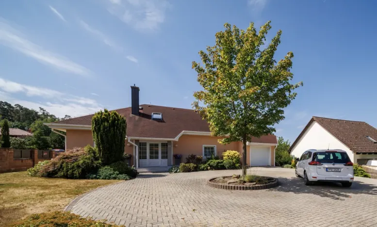 Prodej rodinného domu, Luženičky, 300 m2