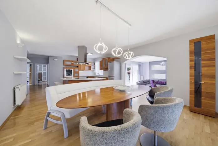 Prodej rodinného domu, Luženičky, 300 m2