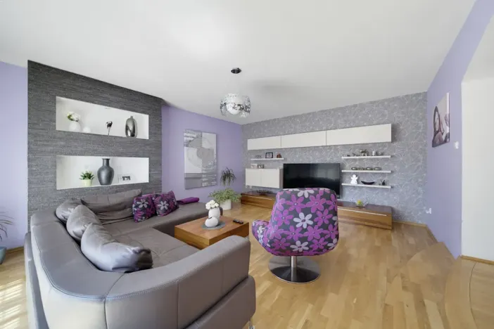 Prodej rodinného domu, Luženičky, 300 m2