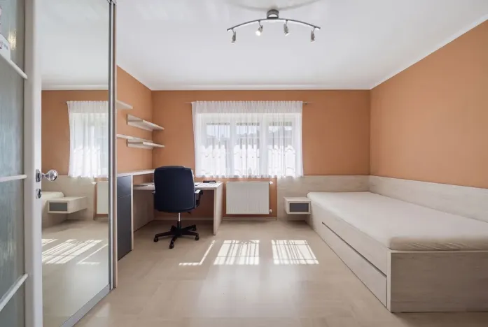 Prodej rodinného domu, Luženičky, 300 m2