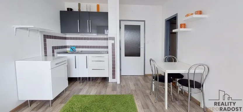 Pronájem bytu 1+kk, Praha, Pirinská, 30 m2