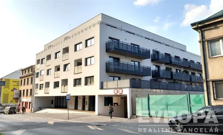Pronájem atypického bytu, Praha, Spojovací, 49 m2