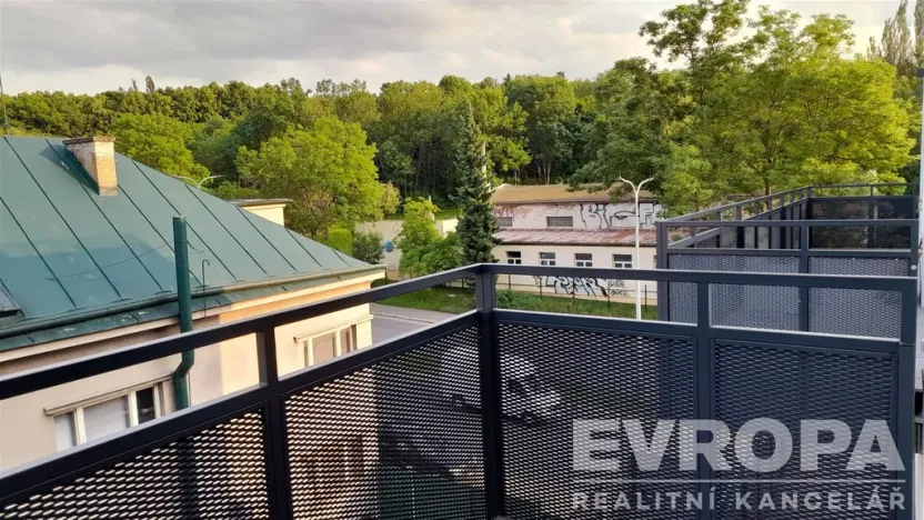 Pronájem atypického bytu, Praha, Spojovací, 49 m2