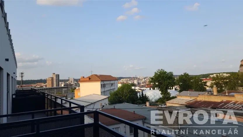 Pronájem atypického bytu, Praha, Spojovací, 49 m2