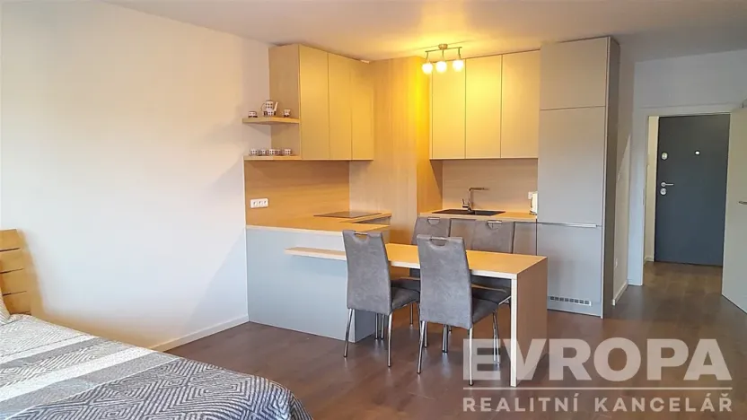 Pronájem bytu 1+kk, Praha, Spojovací, 49 m2