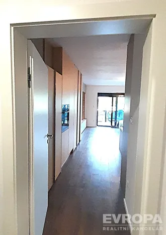 Pronájem bytu 1+kk, Praha, Spojovací, 49 m2