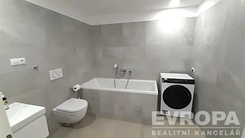 Pronájem bytu 1+kk, Praha, Spojovací, 49 m2