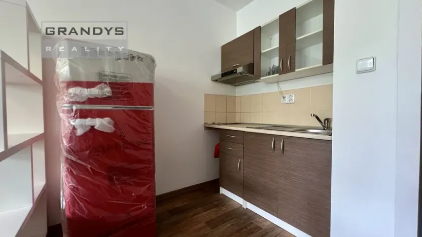 Pronájem bytu 1+kk, Praha - Modřany, Platónova, 29 m2