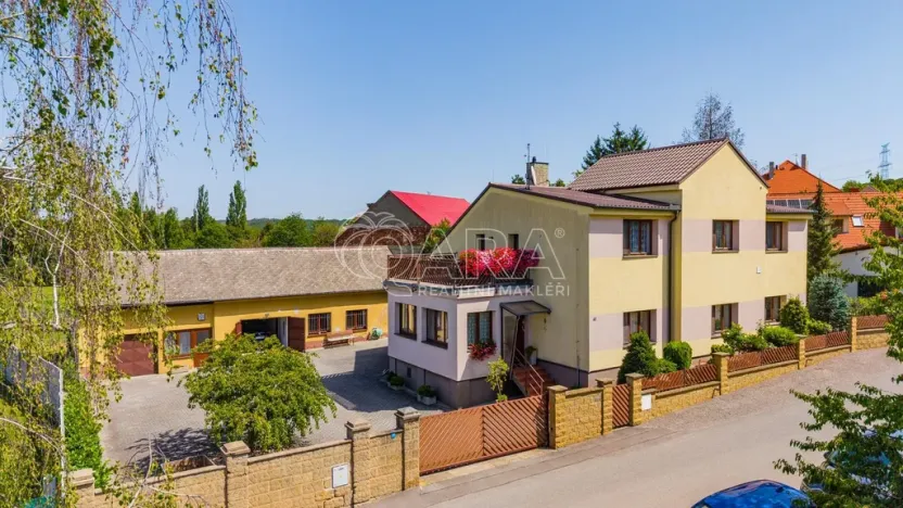 Prodej vícegeneračního domu, Mořina, 320 m2