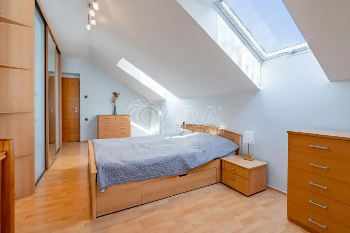 Prodej vícegeneračního domu, Mořina, 320 m2
