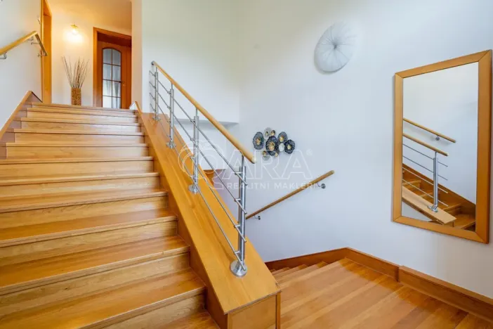 Prodej vícegeneračního domu, Mořina, 320 m2