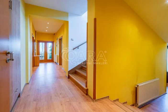 Prodej vícegeneračního domu, Mořina, 320 m2