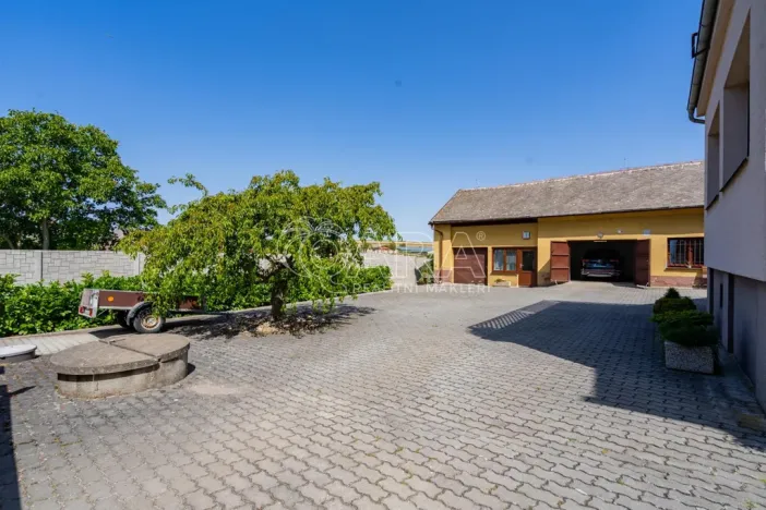 Prodej vícegeneračního domu, Mořina, 320 m2