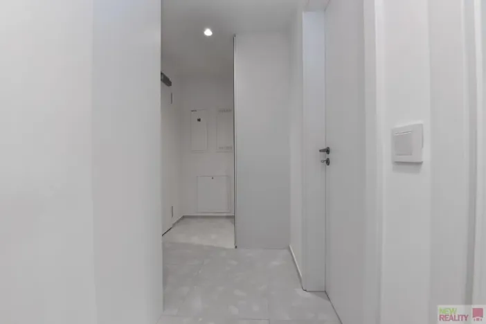 Pronájem bytu 2+kk, Praha - Radlice, U Komína, 47 m2