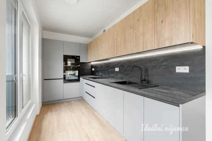 Pronájem bytu 2+kk, Praha - Hloubětín, Domalípova, 60 m2
