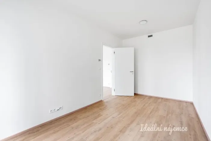 Pronájem bytu 2+kk, Praha - Hloubětín, Domalípova, 60 m2