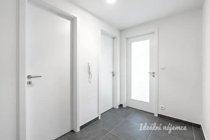 Pronájem bytu 2+kk, Praha - Hloubětín, Domalípova, 60 m2