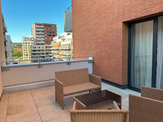 Pronájem bytu 2+kk, Praha - Vysočany, Poděbradská, 57 m2