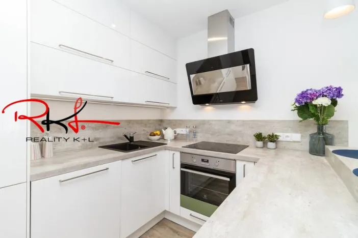 Prodej bytu 1+kk, Praha, Drnovská, 37 m2