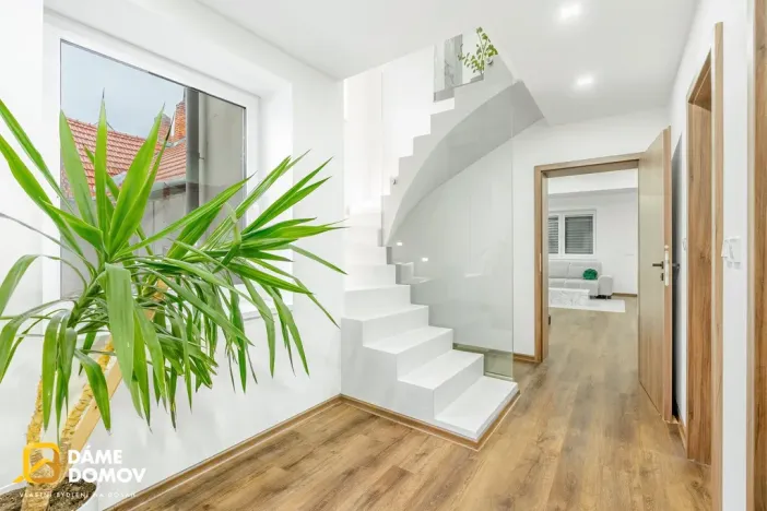 Prodej rodinného domu, Suchov, 308 m2