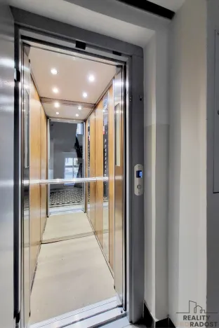 Prodej bytu 3+kk, Praha, Heřmanova, 84 m2