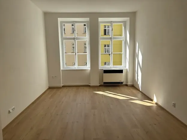 Pronájem bytu 1+kk, Praha - Vinohrady, Bruselská, 33 m2